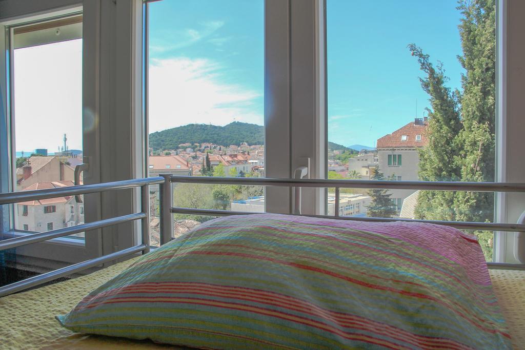Backpackers Fairytale Hostel Split Bagian luar foto