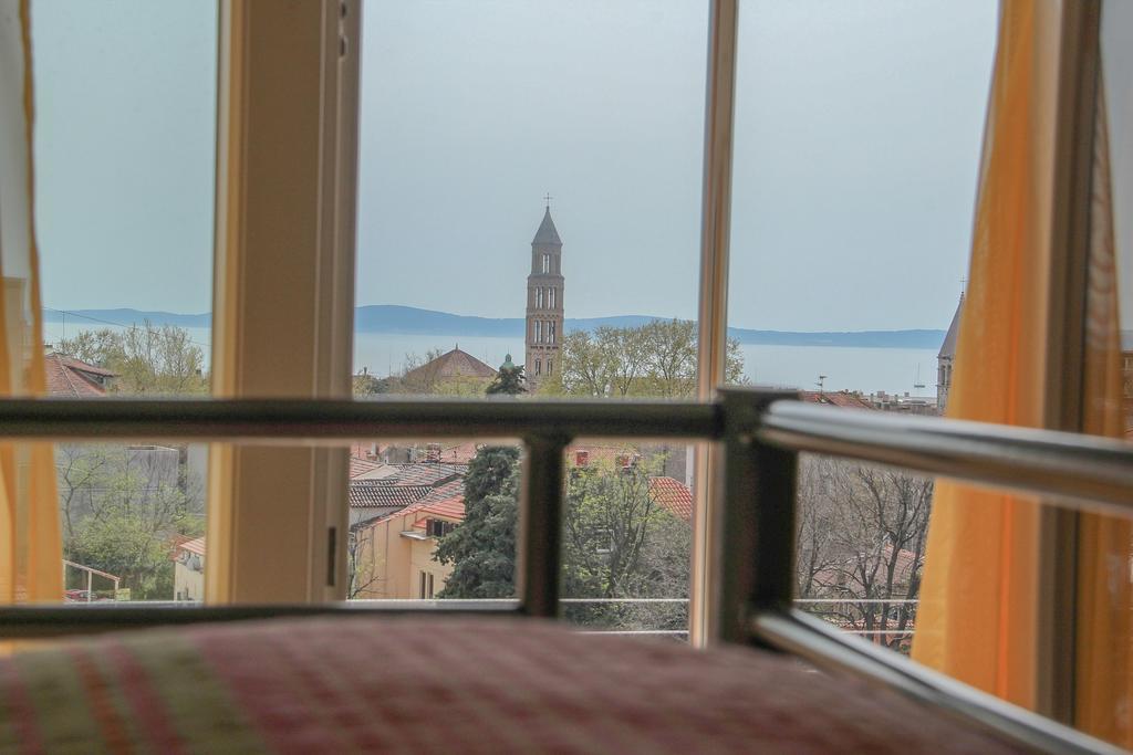 Backpackers Fairytale Hostel Split Bagian luar foto