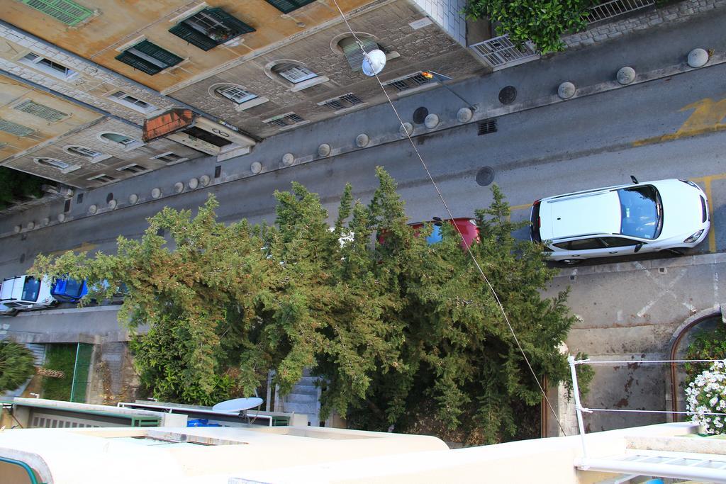 Backpackers Fairytale Hostel Split Bagian luar foto